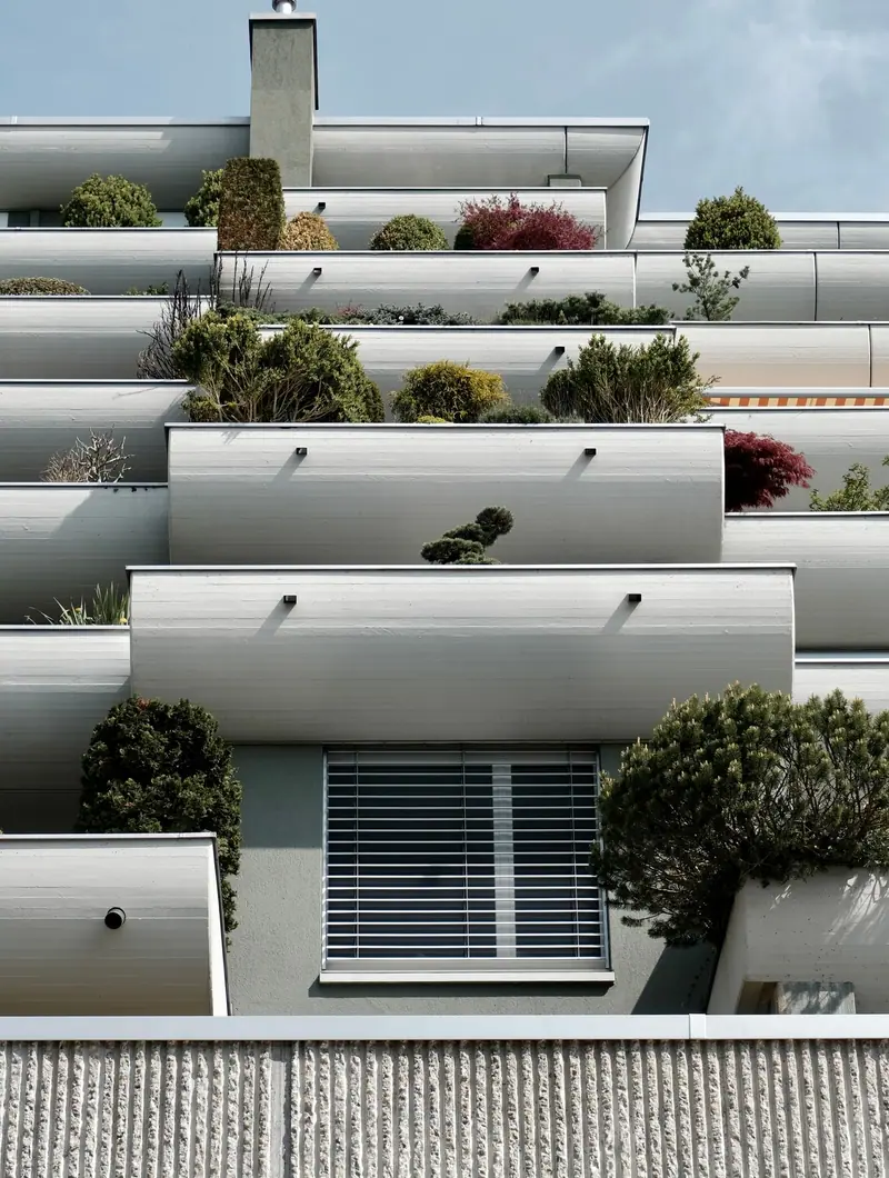 Terrassierte Pflanzbeete aus Betonwerkstein